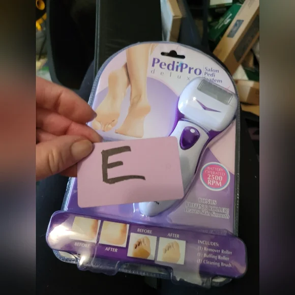 Pedi pro deluxe battery operated electronic foot file-white/purple - Picture 3 of 3